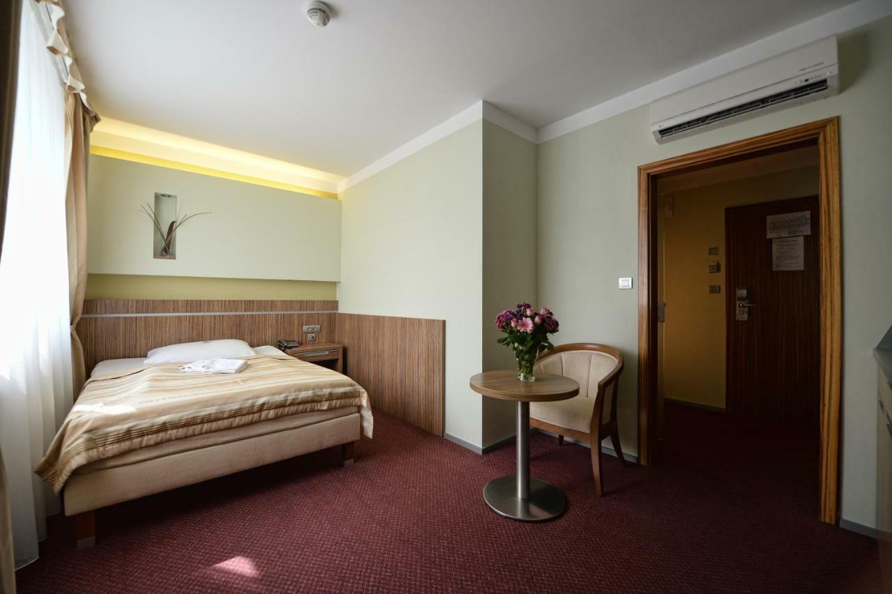 Hotel Vaka Brno Exteriör bild